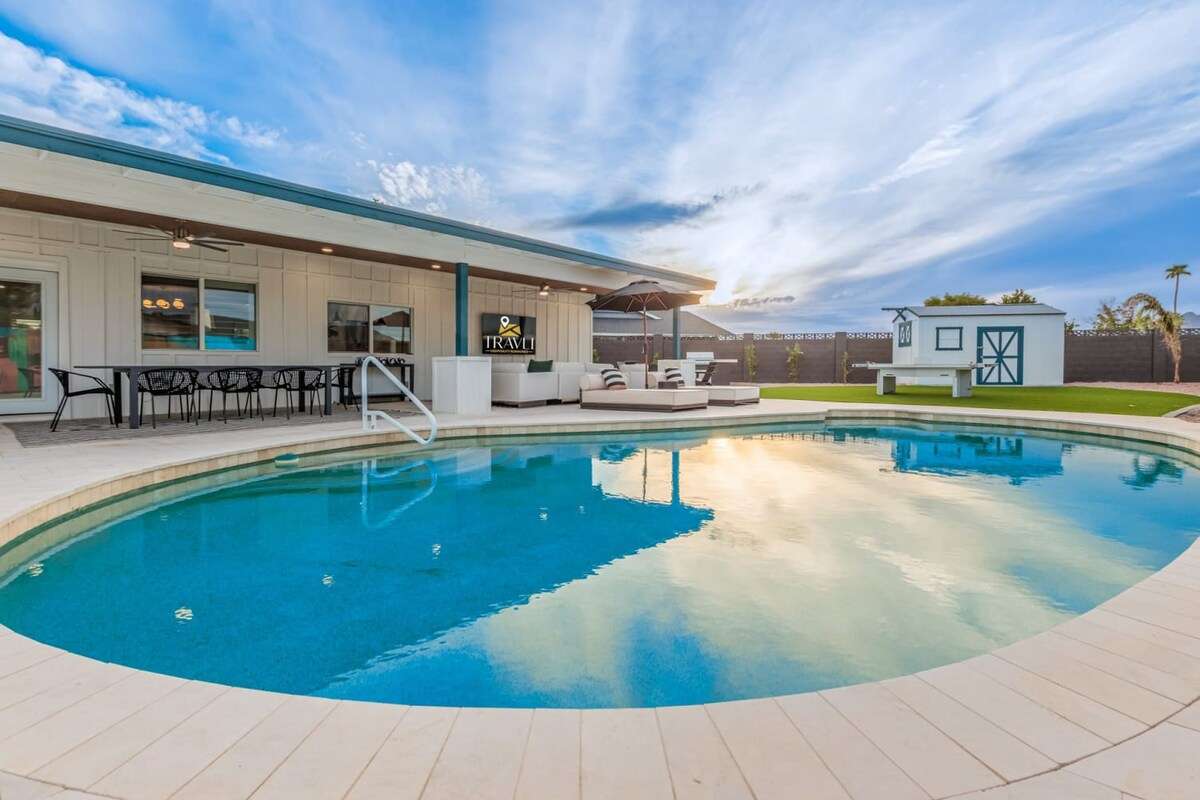 The Monterey, a 5-bedroom Scottsdale vacation rental with game room