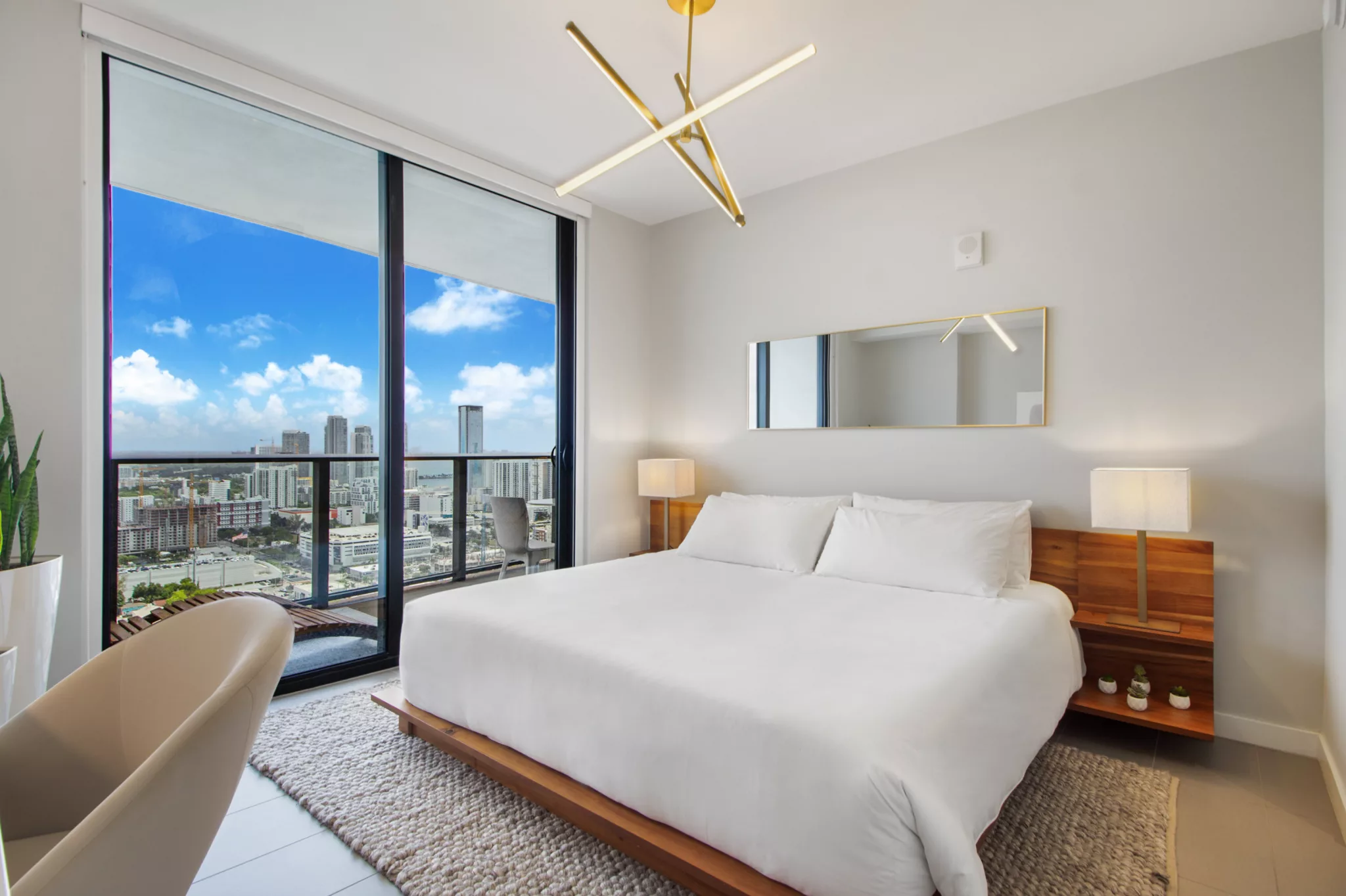 lunabse miami master king suite bright