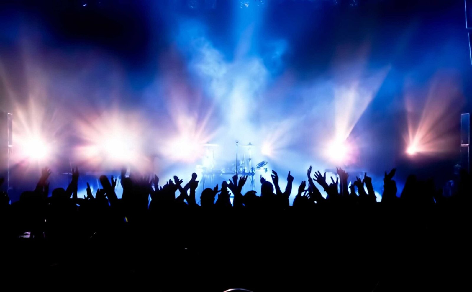 live music venues near lakeside on lake naomi in Pocono Pines PA