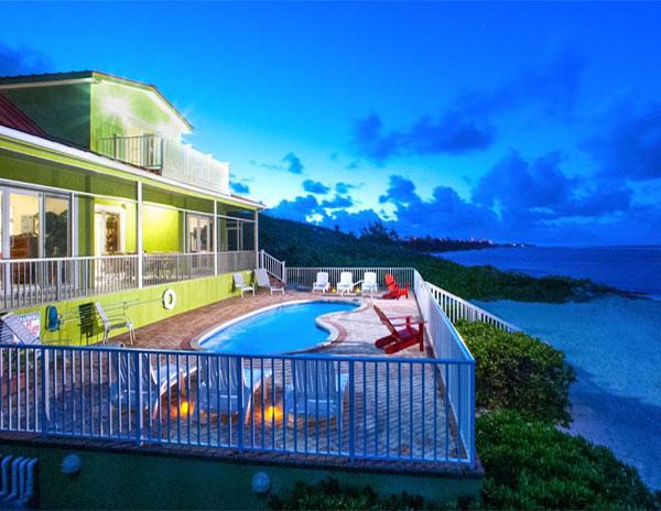 parrot-ise villa