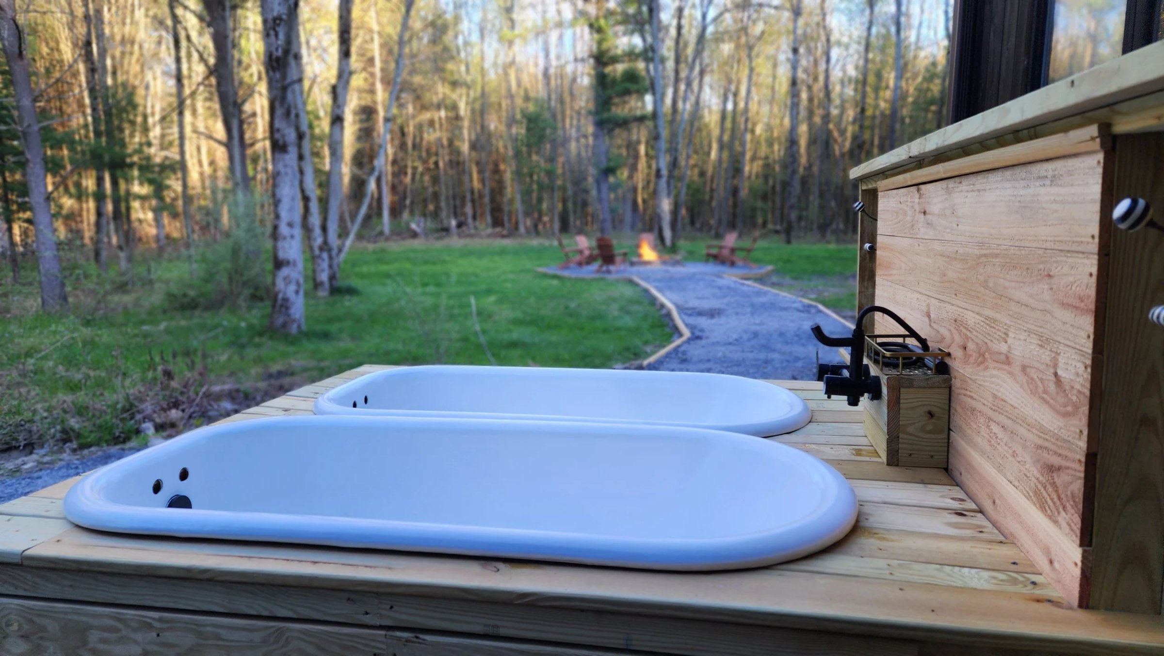 Closeup of Outdoor Tubs.jpg