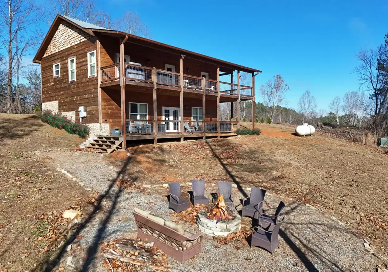 Rustic Moose ia a luxury cabin near the Ocoee River in Copperhill TN which is also pet-friendly