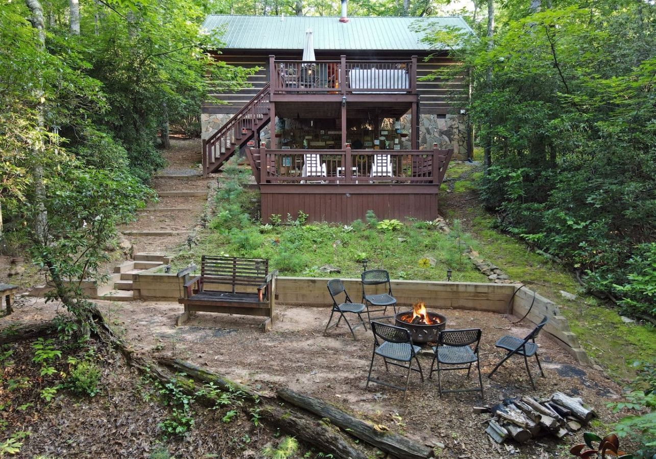 Image of Laurel Creek cabin rental. This is a pet friendly, creekfront vacation rental in the Blue Ridge GA area