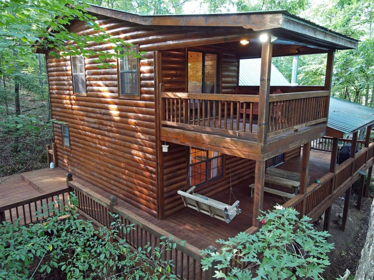 Wolf's Den, is a pet-friendly cabin in Blue Ridge that has 2 bedrooms and 2 bath