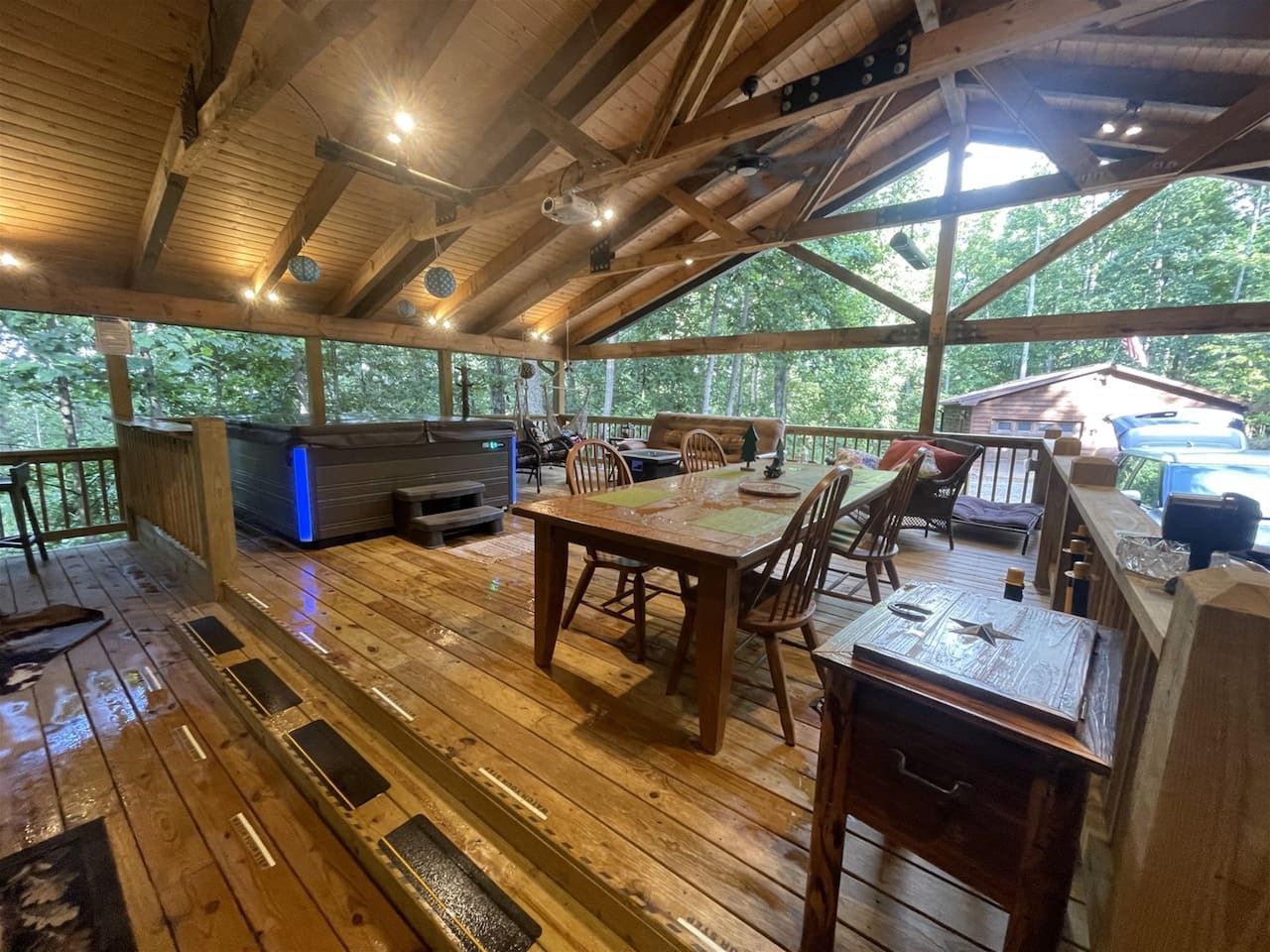 Poplar Ridge is a luxury cabin in Blairsville Ga which neighbors Blue Ridge in the north Georgia mountains