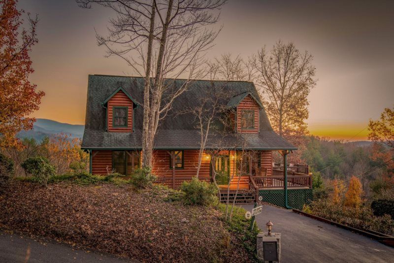 Dream Catcher is a luxury vacation cabin rental in blue ridge Ga, which in north Georgia