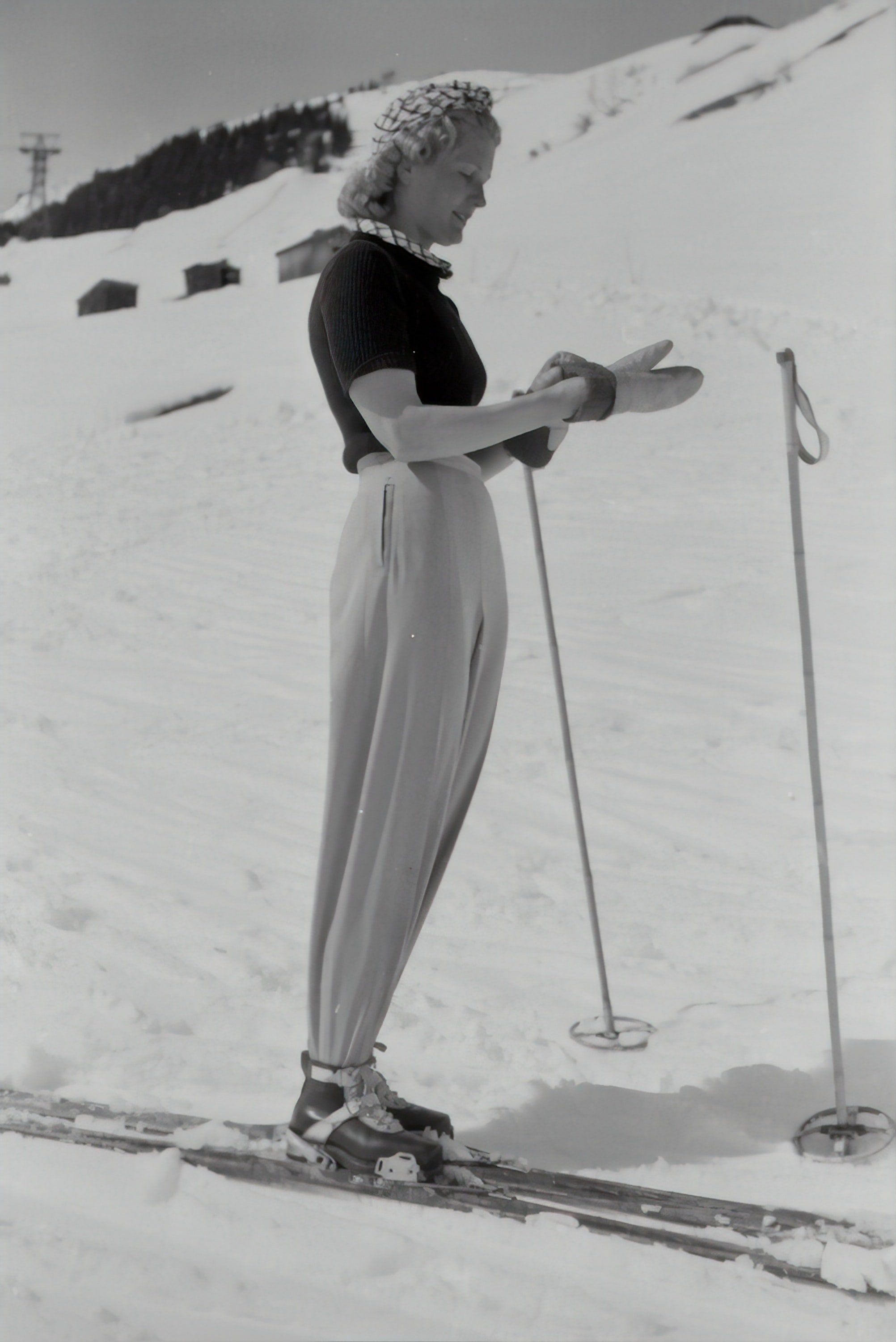 Women skiers on the mountain