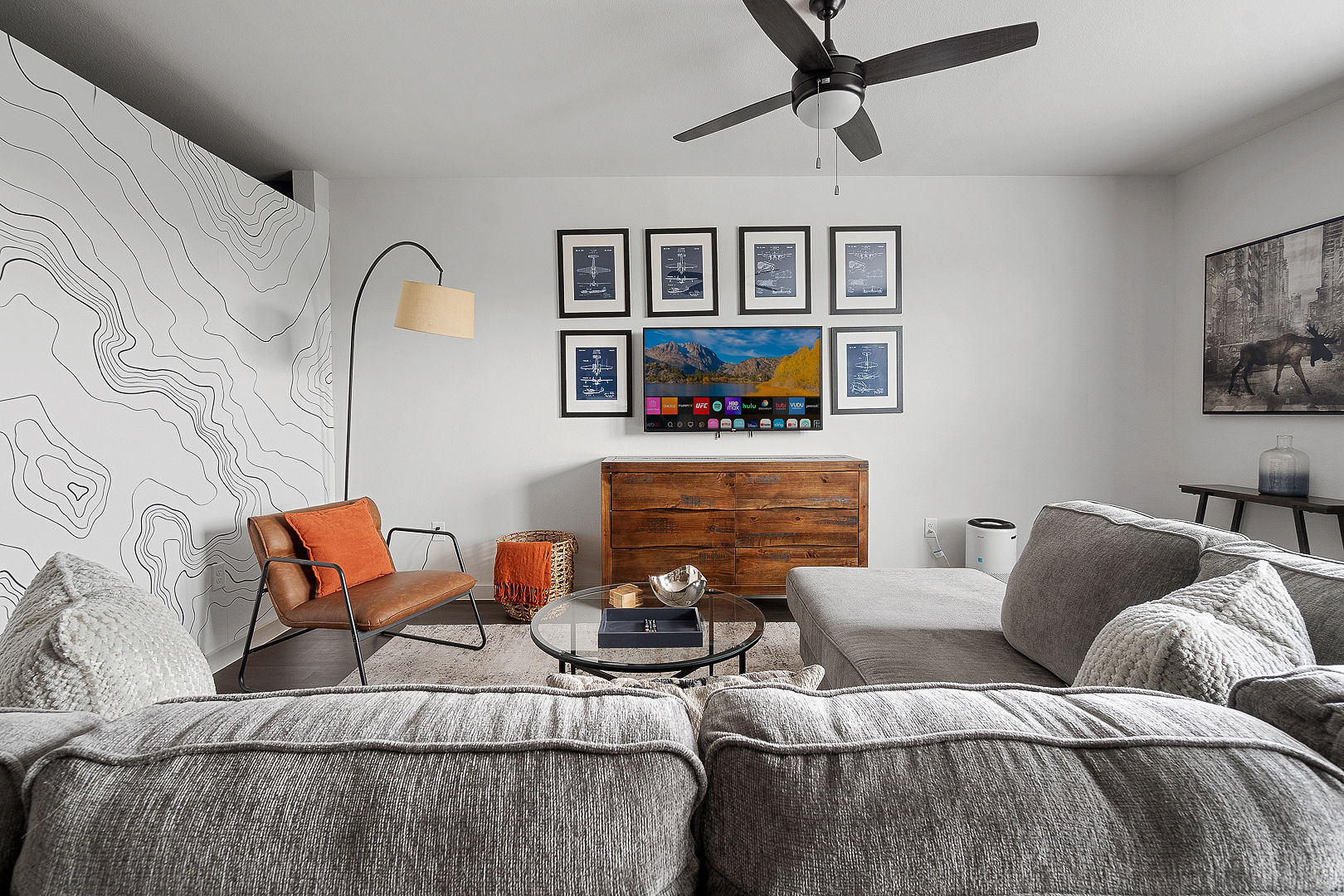 Spacious living area with air quality sensor