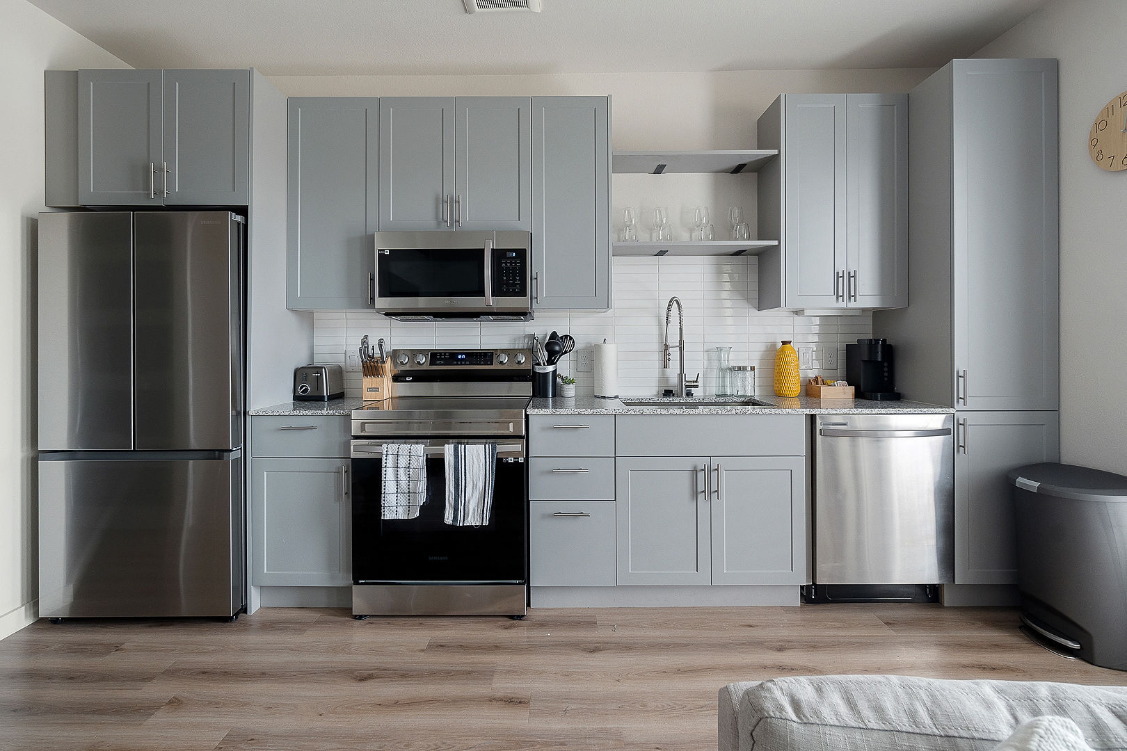 Modern, fully equipped kitchen