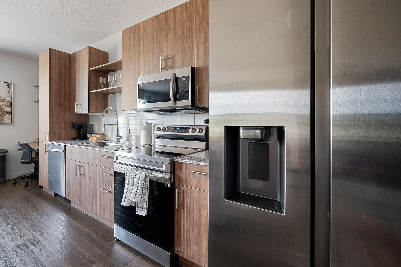 Modern Kitchen in PBD Living Apartment
