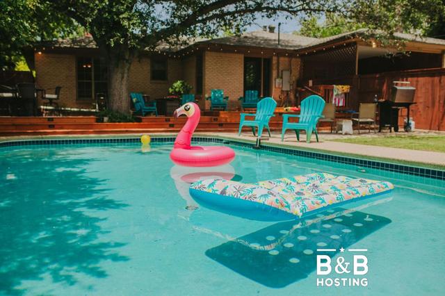 Historic Sayles Ranch- Pool and Amazing Decor!