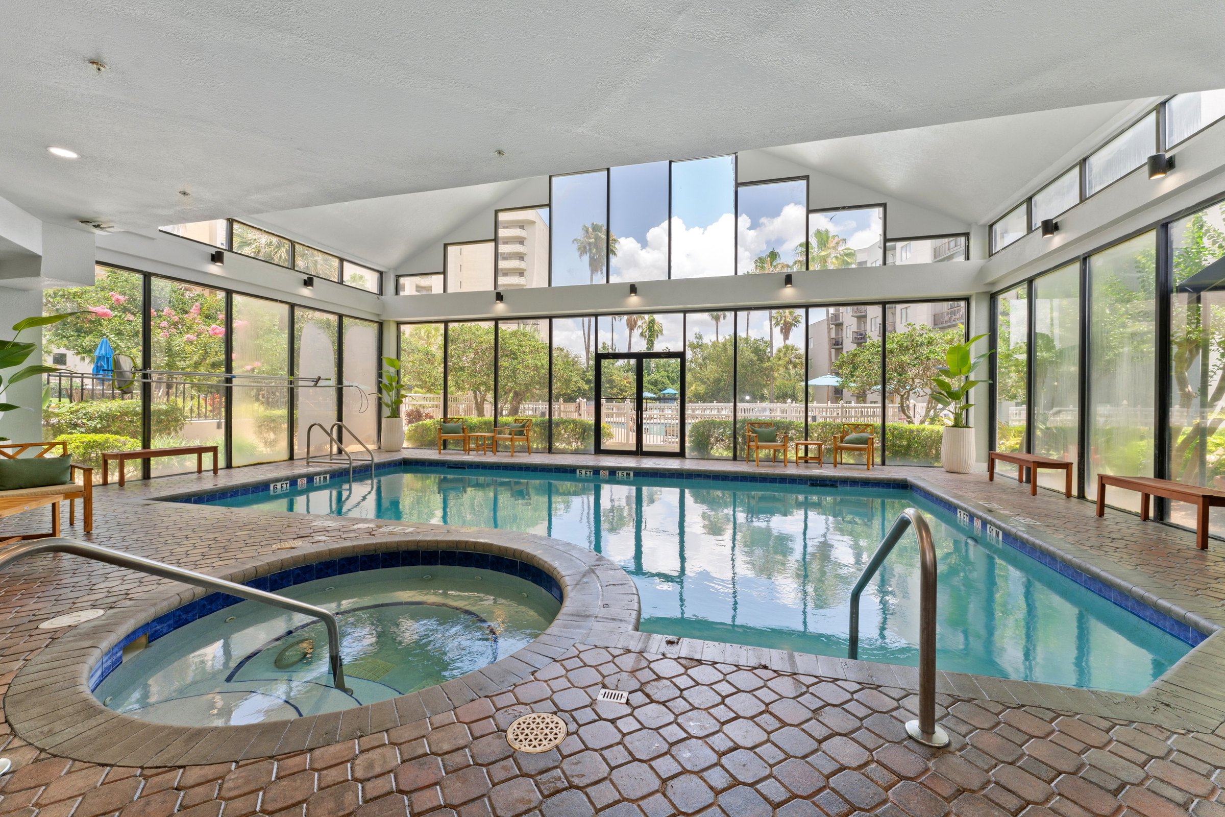 Enclave Pool 3 - Hot TubL.jpg