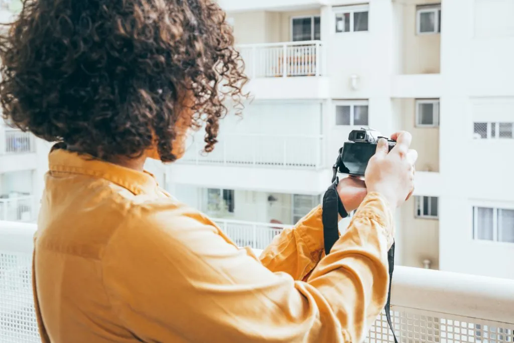 young-woman-taking-photos