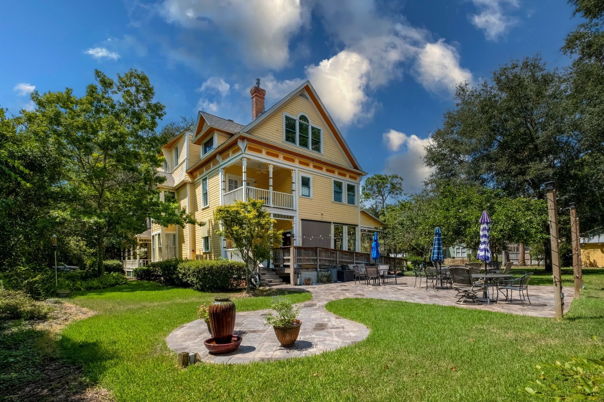 Book the Laurel Oak Estate for UF 2025 spring graduation - Graduation Lodging, graduation hotel