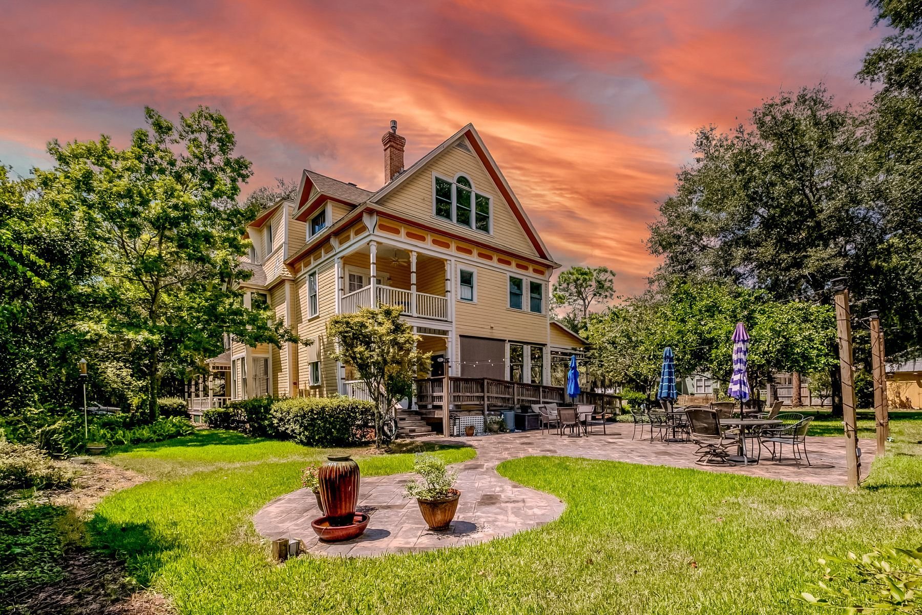 Host your next event at the Laurel Oak Inn or the Camellia Rose Inn in Gainesville Florida