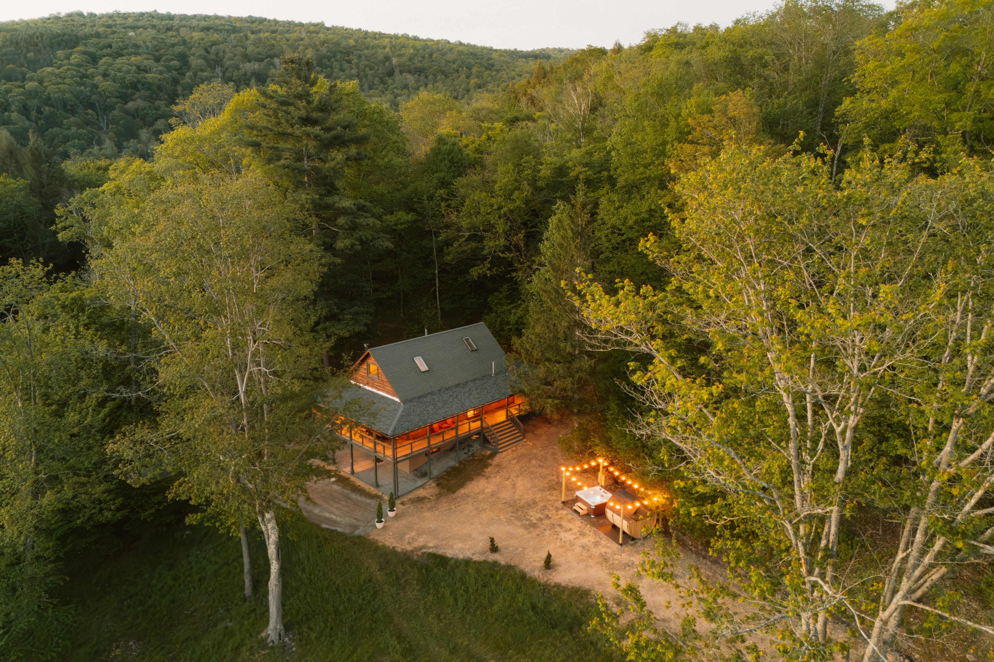 Luxury cabin in the Broken Bow forest at dusk
