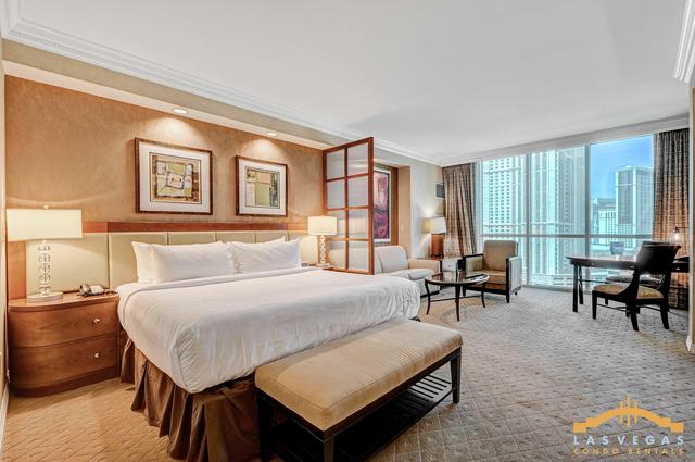 MGM Signature-33-606 Jacuzzi Studio