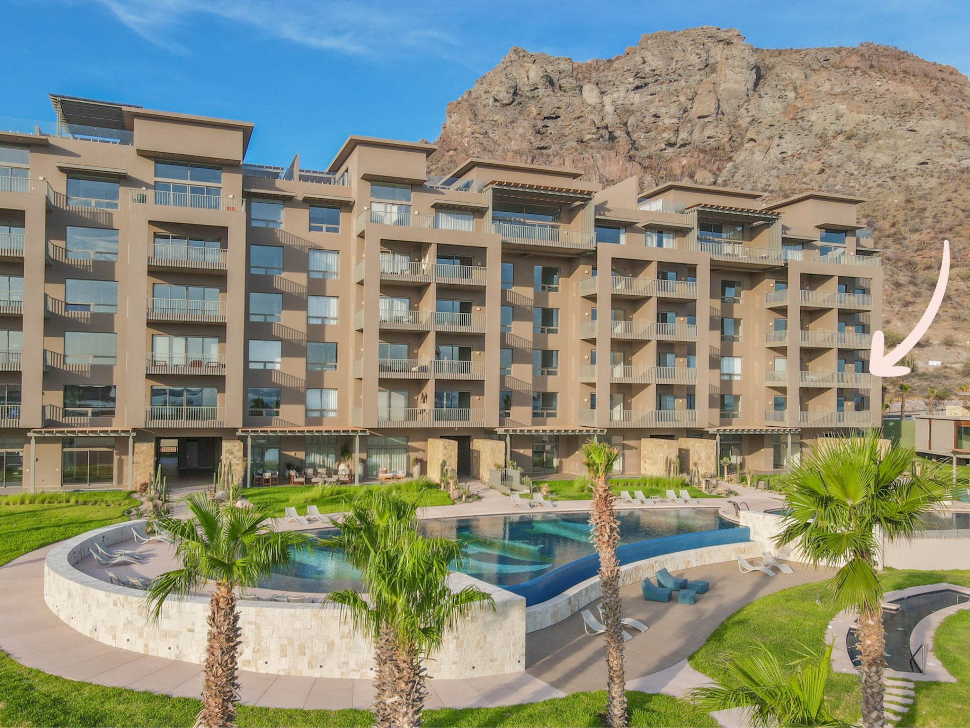 Ocean front 2-bedroom condo in Danzante Bay
