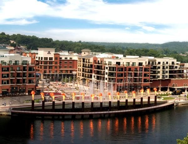 The free fire-and-water fountain show at Branson Landing on Lake Taneycomo