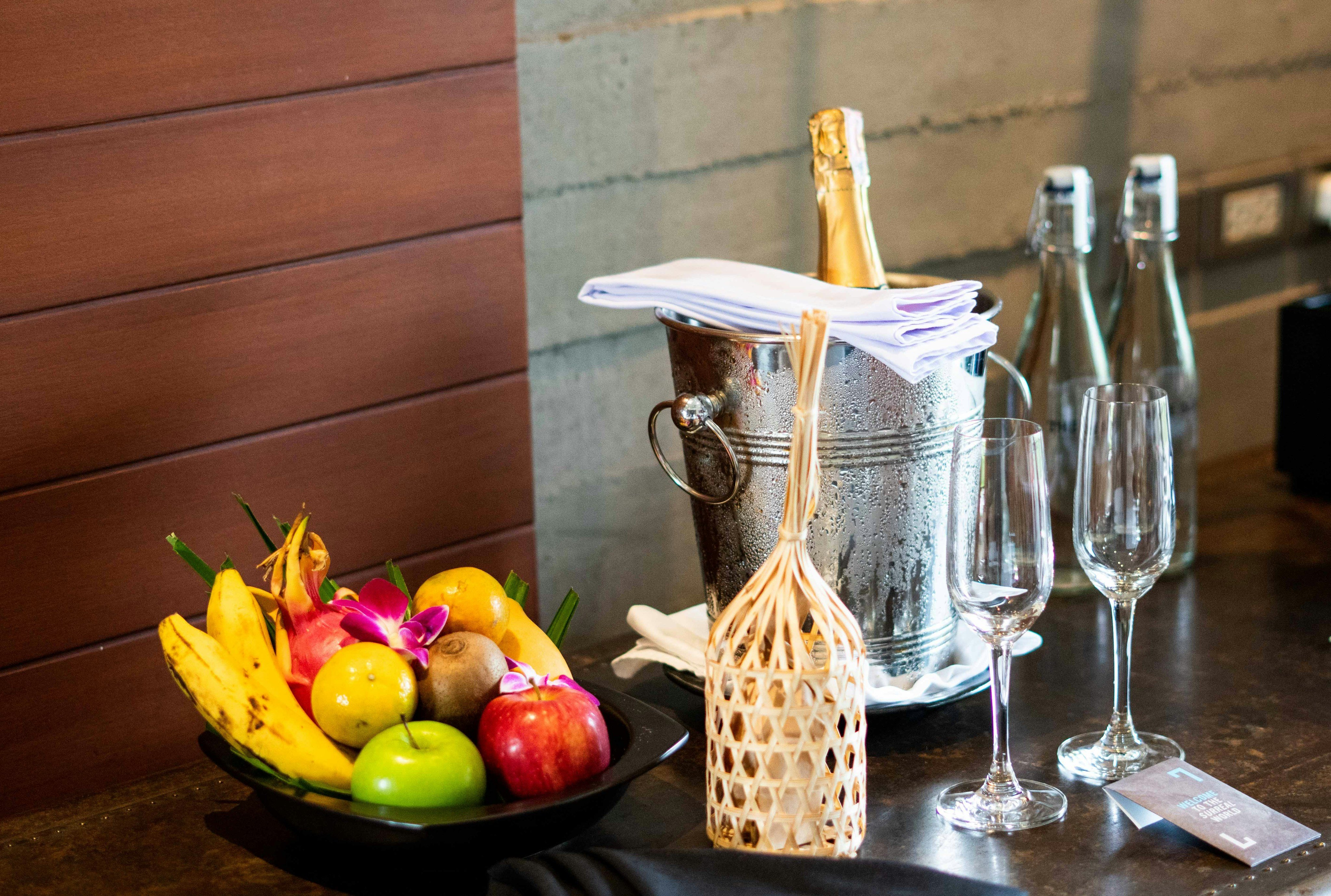 Welcome drinks and fruit