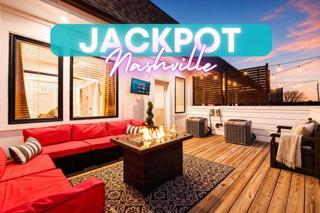 Private Home with Rooftop, Game Room near Downtown!