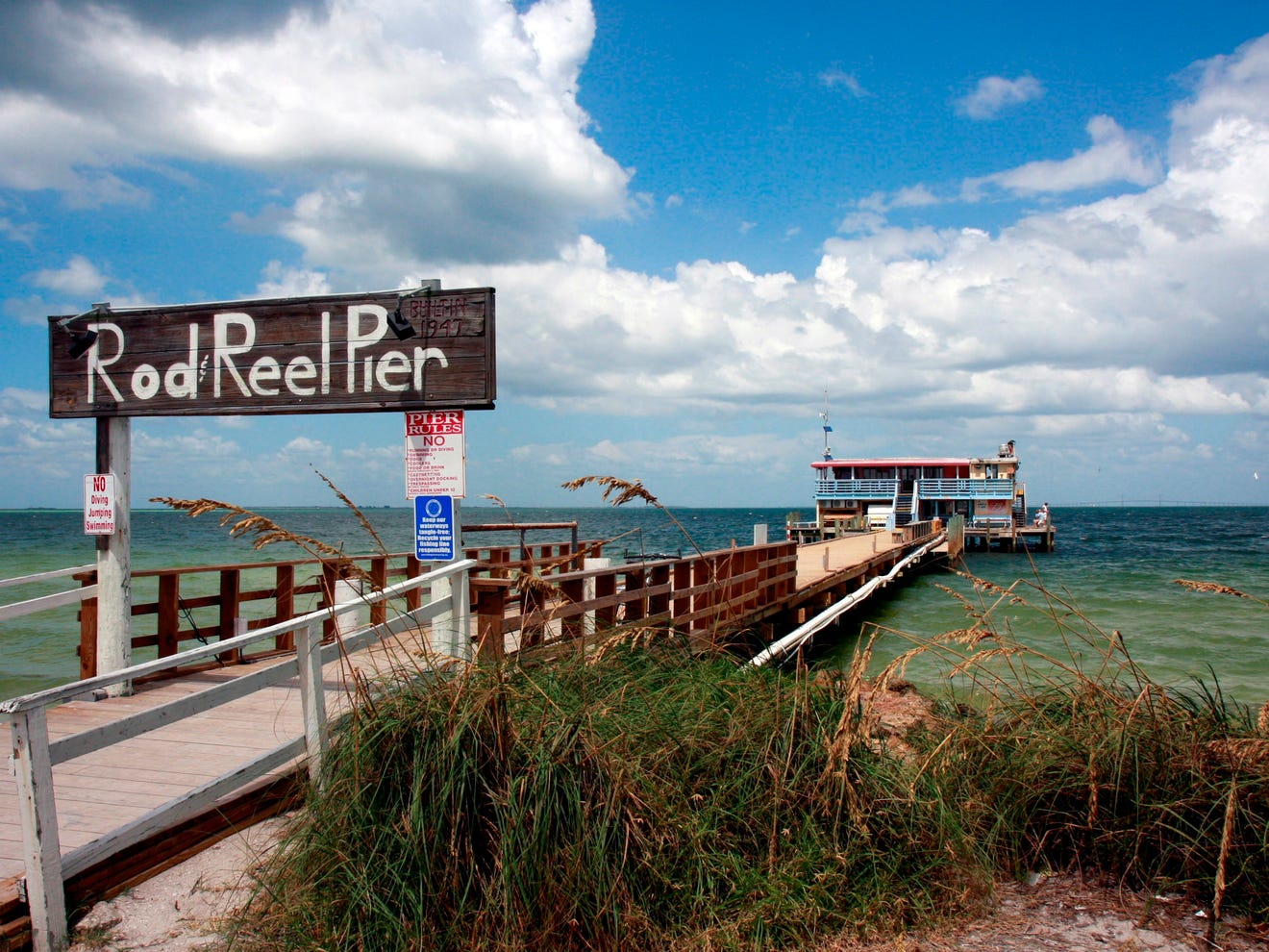 Rod and Reel Pier