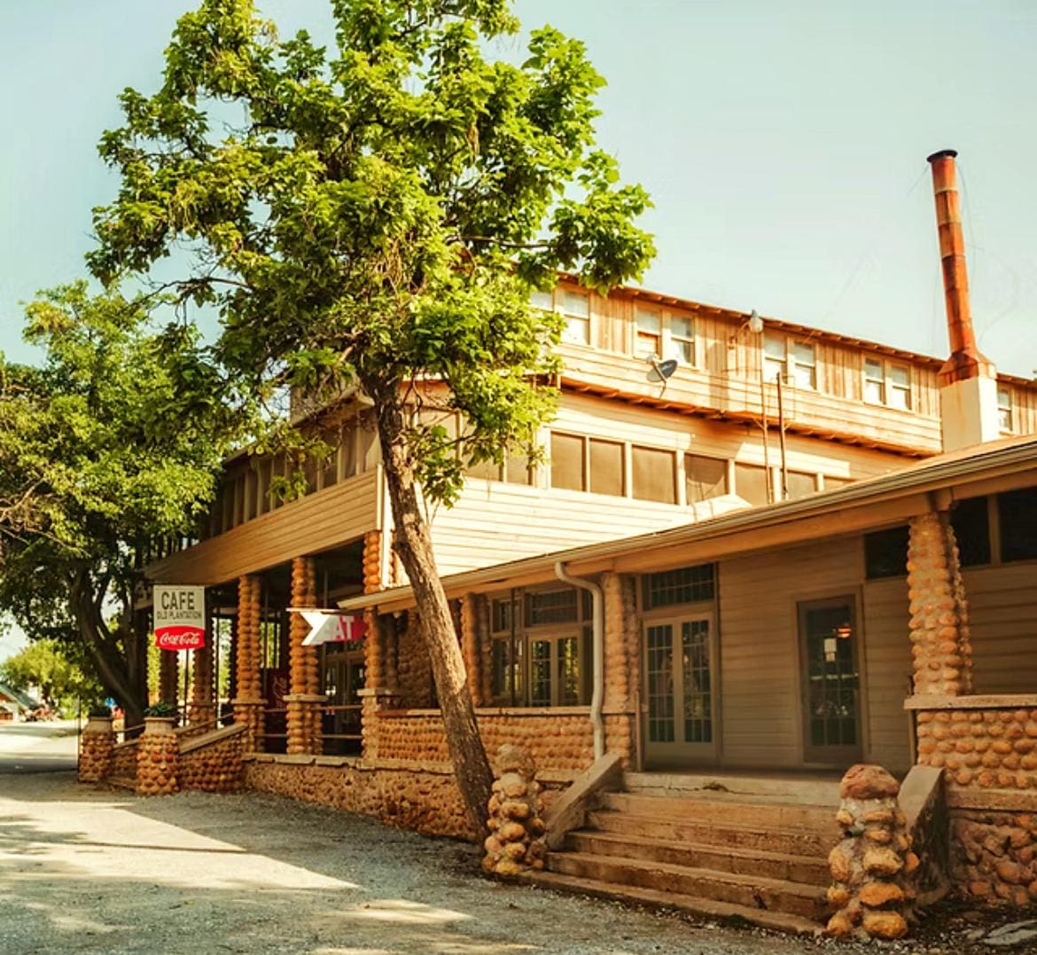 Old plantation Restaurant Medicine Park