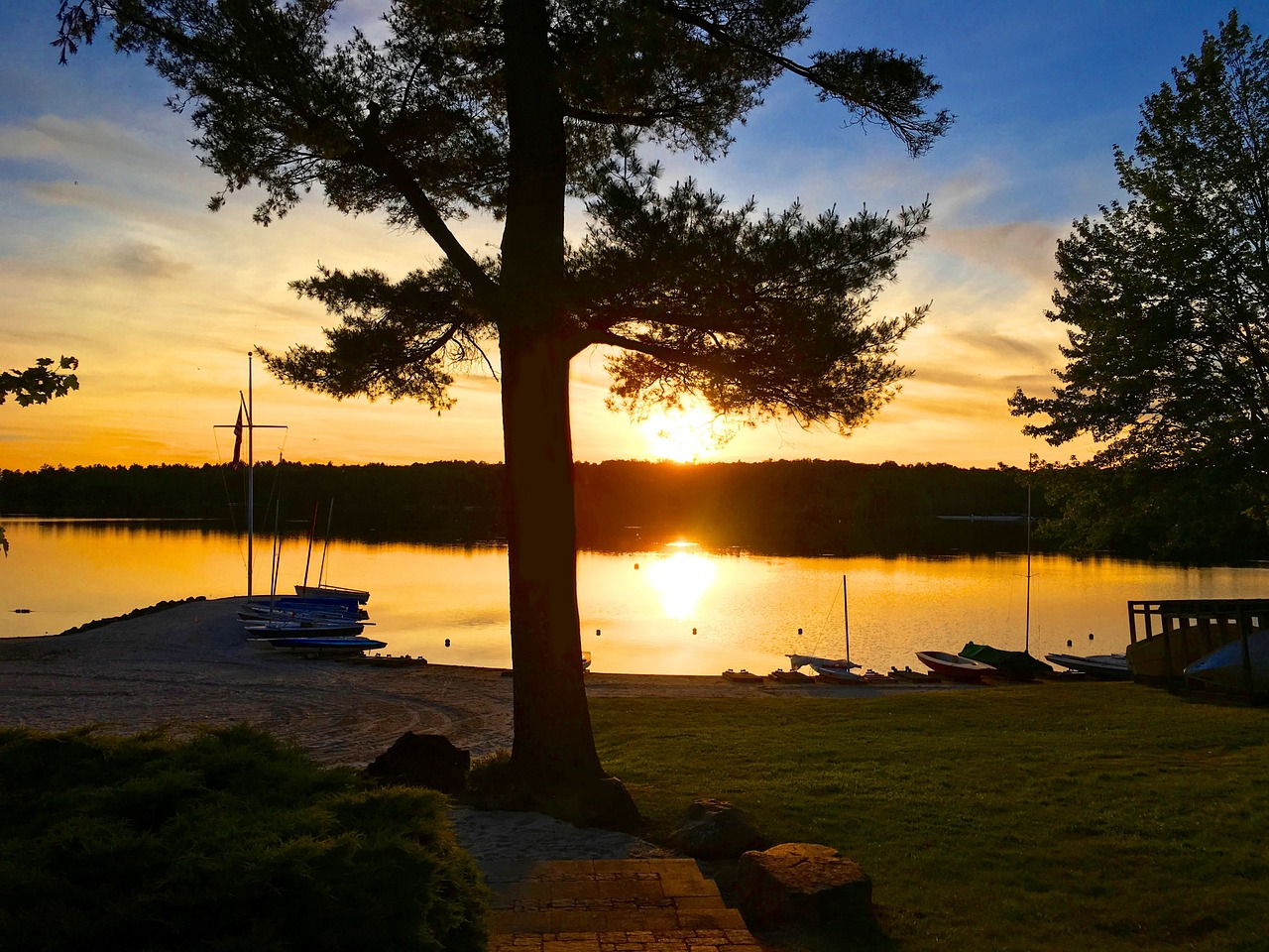 sunset over lake harmony during a poconos mountain getaway