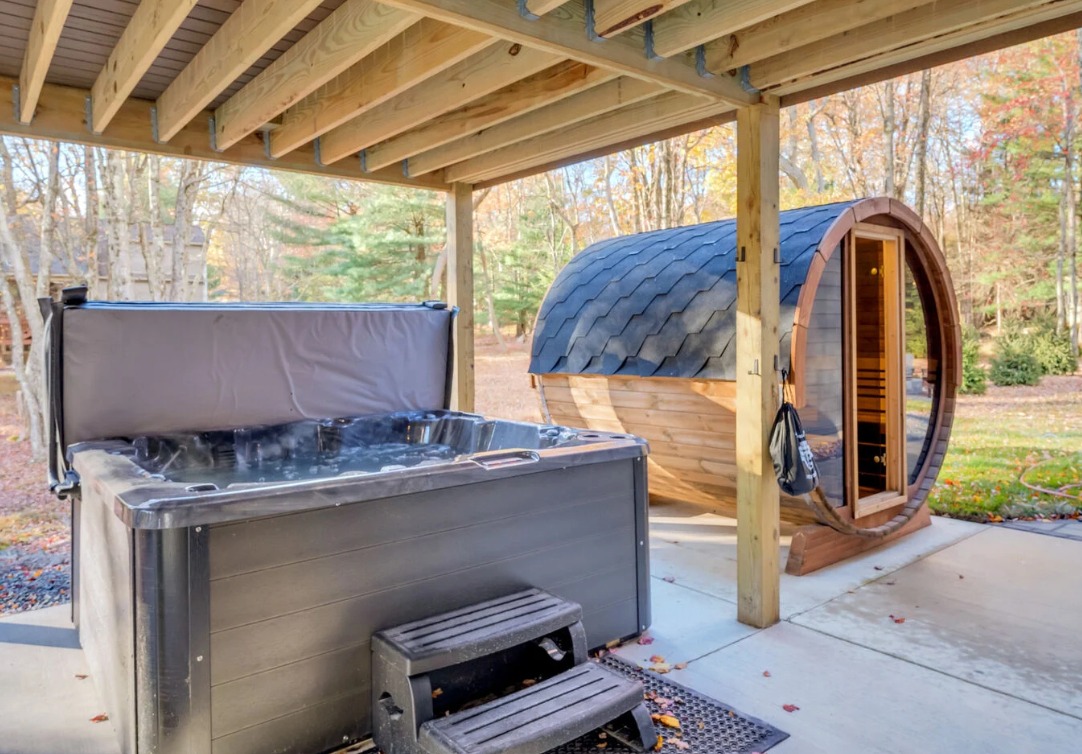 Pocono Mountains vacation rentals with pools, hot tubs, saunas