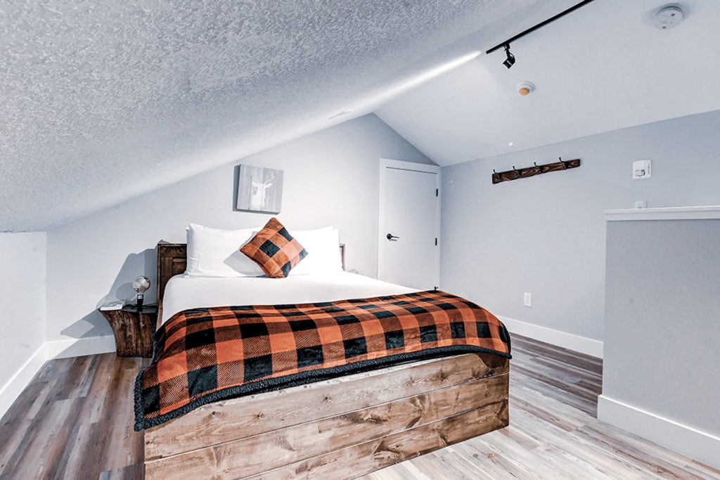 Bedroom 3- Queen bed