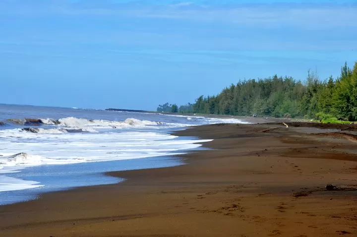 Waimea beach is on the West shore of Kauai