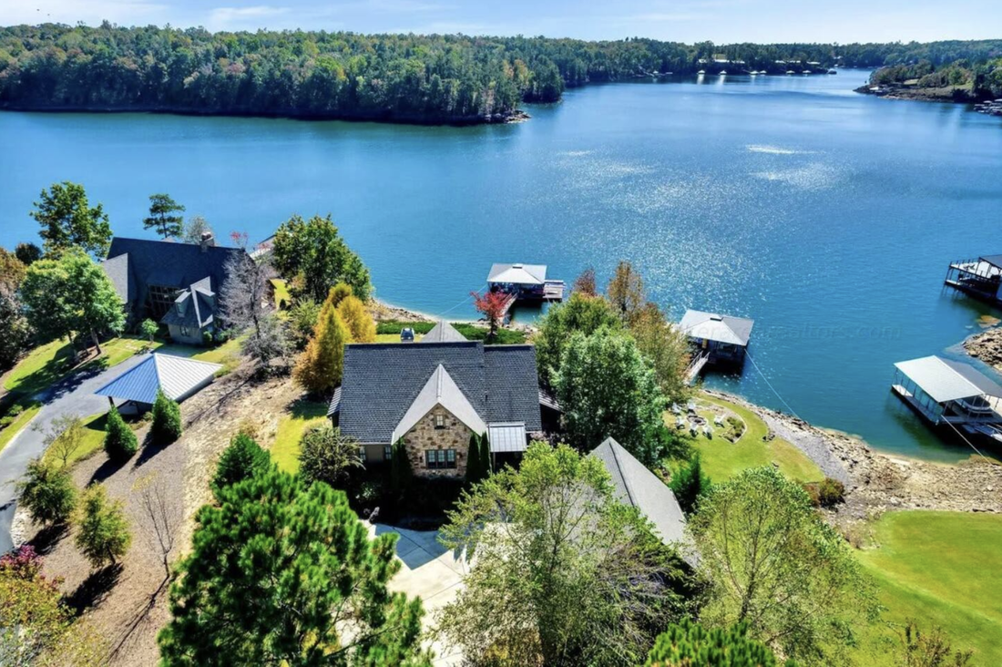 Aerial overhead view of The Locklyn on Smith Lake