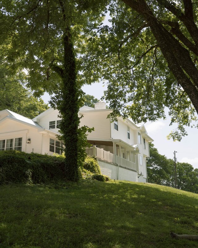 Hilltop Hideaway curb appeal
