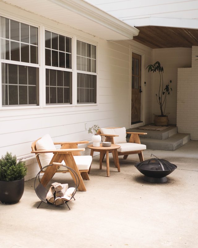 Hilltop Hideaway outdoor seating area