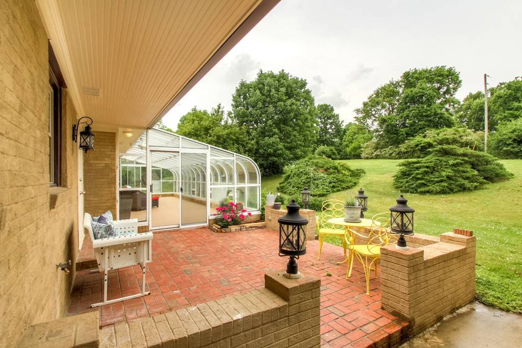 Nashville nature escape with rolling hills and two acres