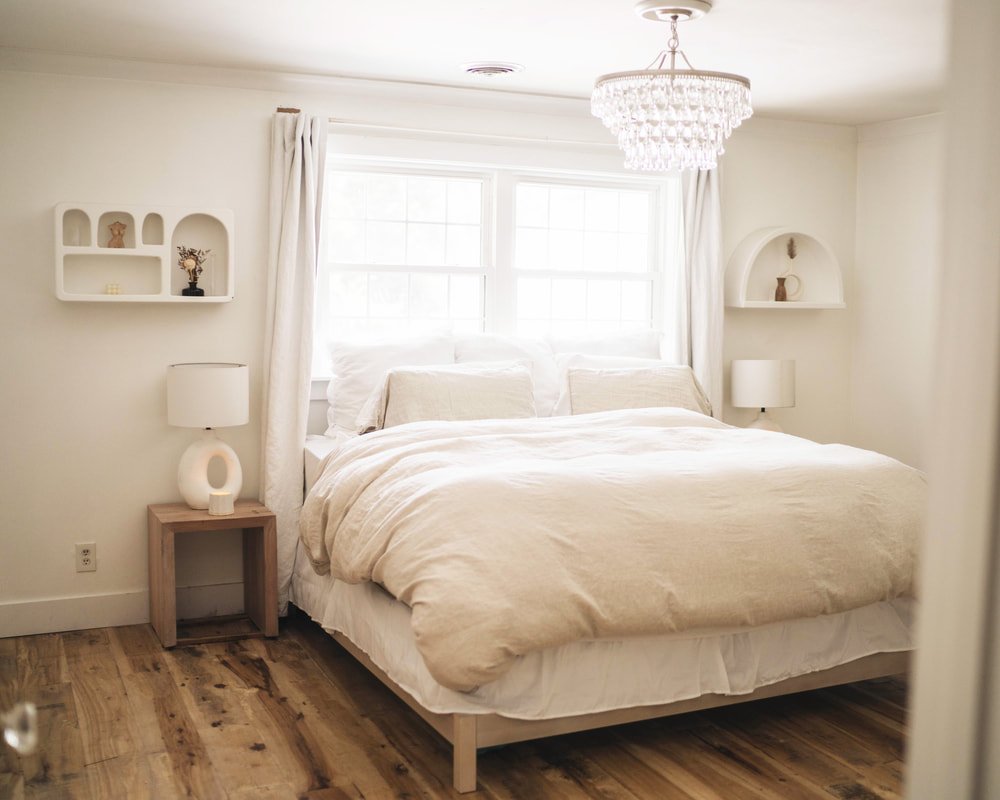 Hilltop Hideaway bedroom with cozy cottage styling
