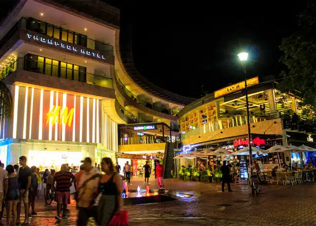 Compras en la Quinta Avenida de Playa del Carmen