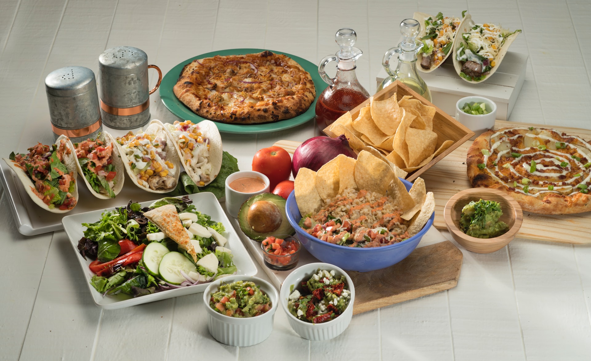 dacos salad salsa and nachos