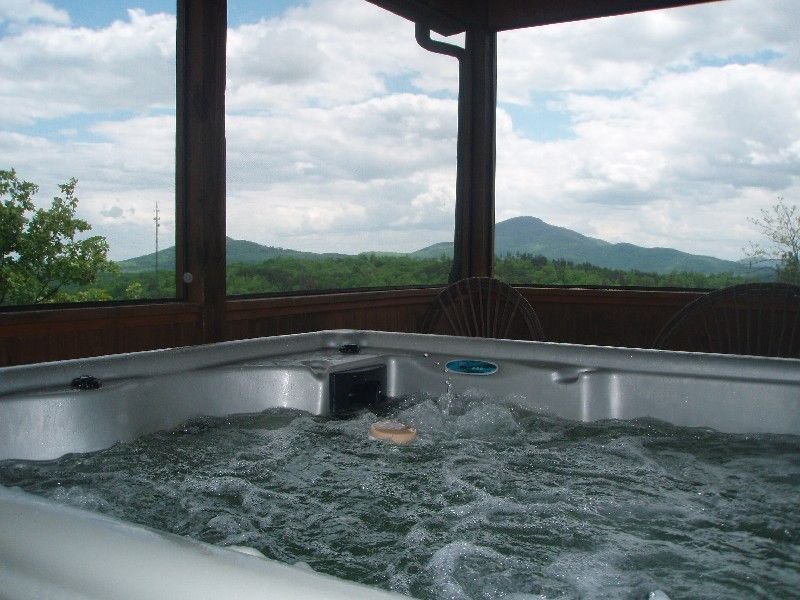 Eagles Nesthot tub-Large