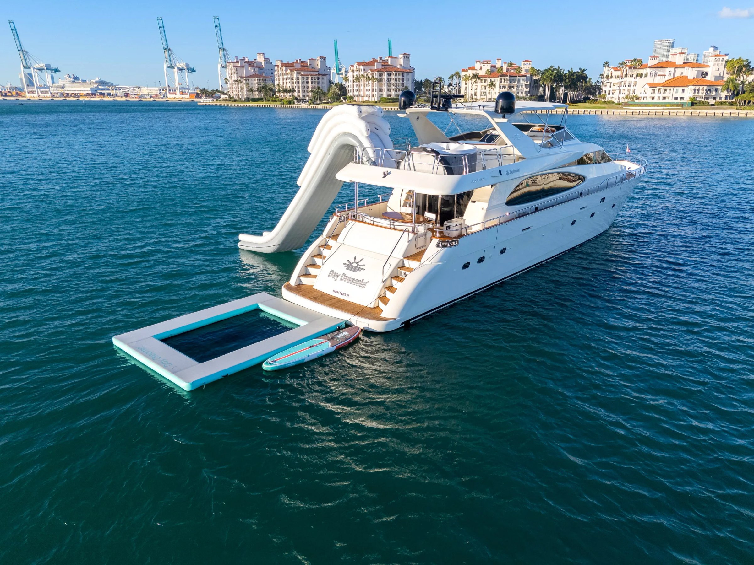 90' Azimut Day Dreaming