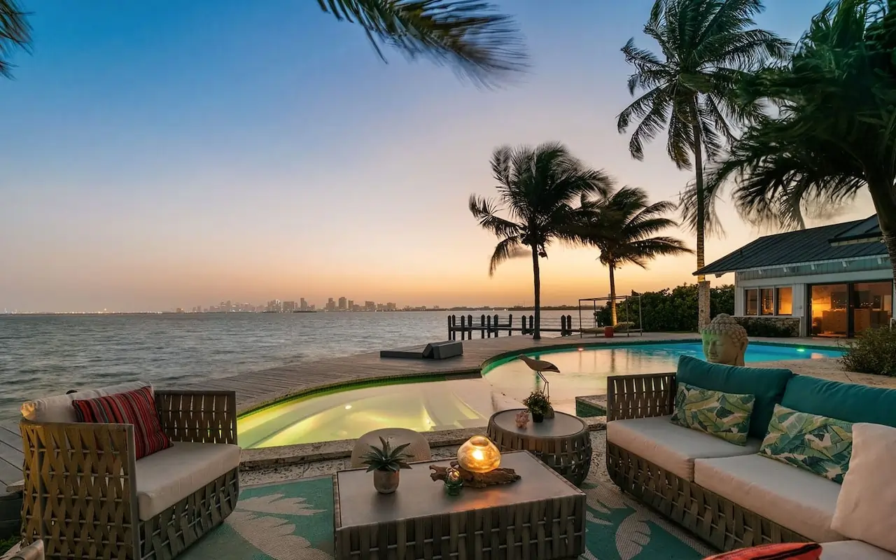 Rent Villas Near South Beach Miami: The Best Locations for Groups