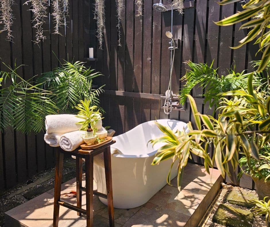 Outdoor spa at Mais Oui Villa in Discovery Bay Jamaica
