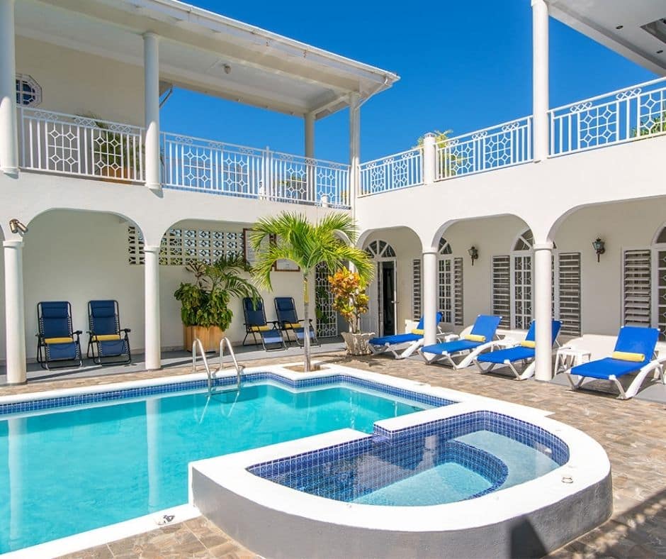 Pool and hot tub at Mais Oui Villa in Discovery Bay Jamaica