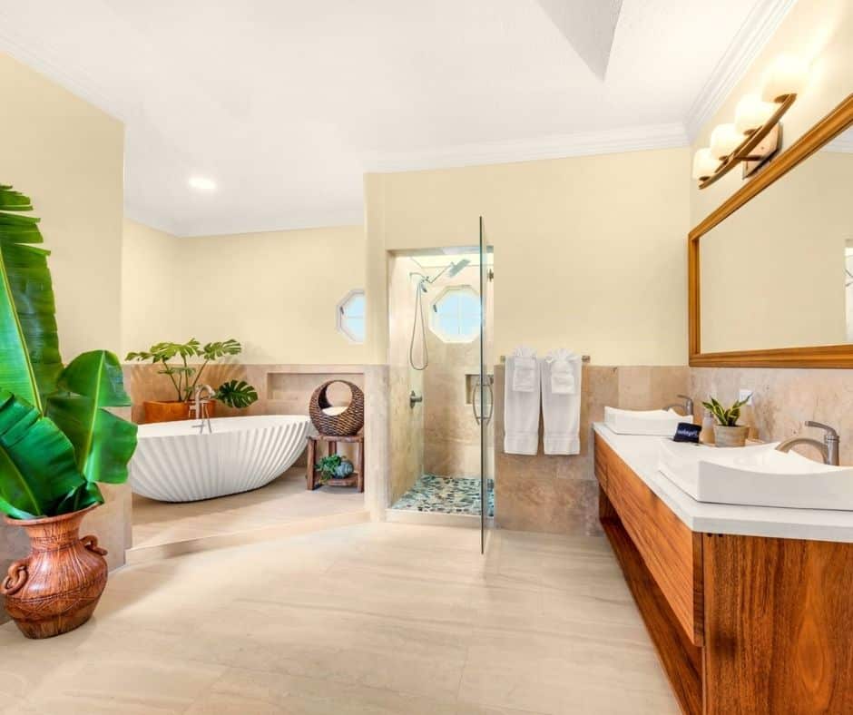 Bathroom at Mais Oui Villa in Discovery Bay Jamaica
