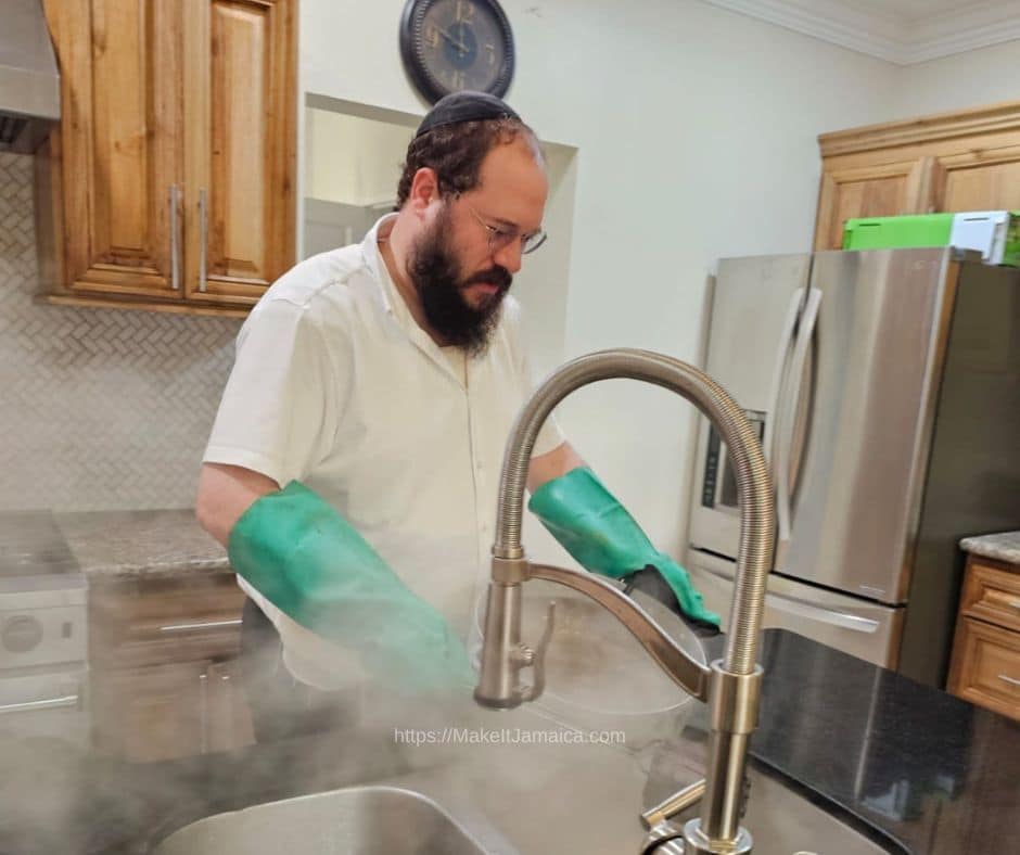 Rabbi kasherizing the kitchen for a kosher vacation in Jamaica