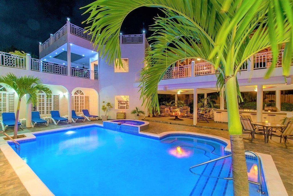 Mais Oui Villa in Discovery Bay Jamaica pool