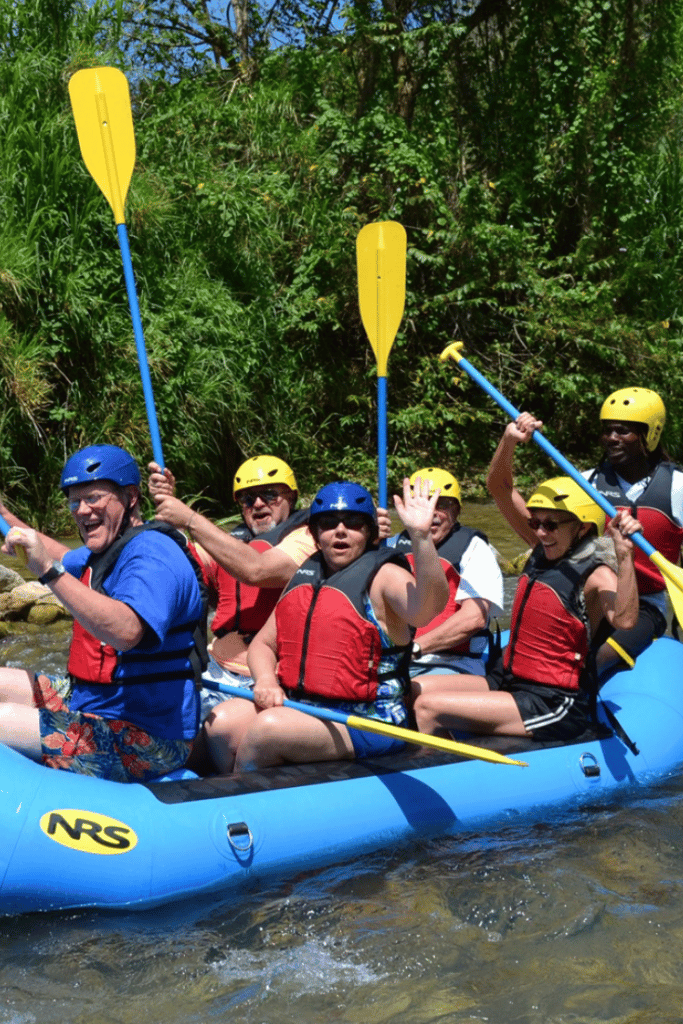 rafting on the Rio Bueno