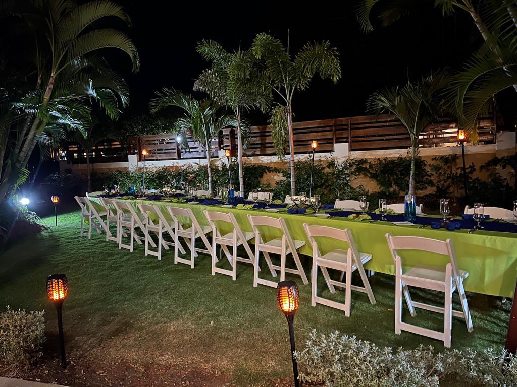 table so everyone can dine together at Mais Oui Villa in Jamaica airbnb vrbo