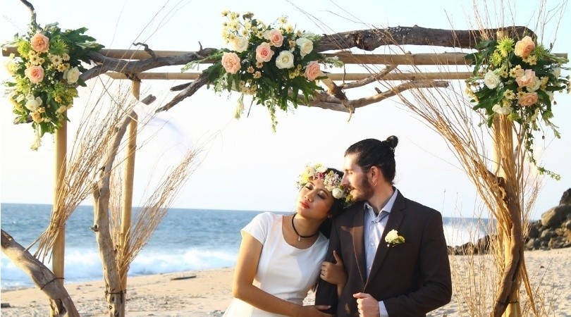 wedding couple on the beach