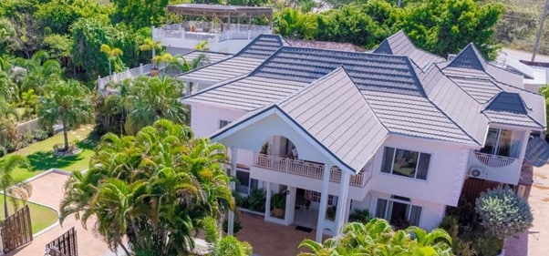 Front view of Mais Oui Villa in discovery Bay Jamaica